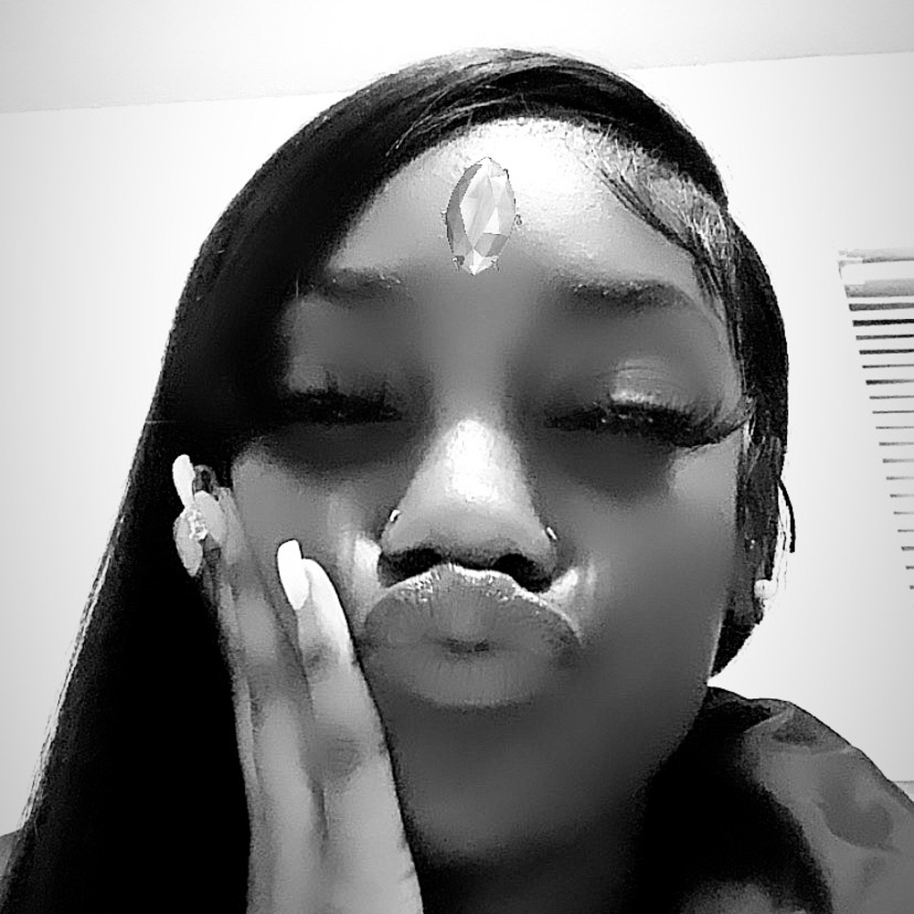 Meet your Posher, Carmellaa